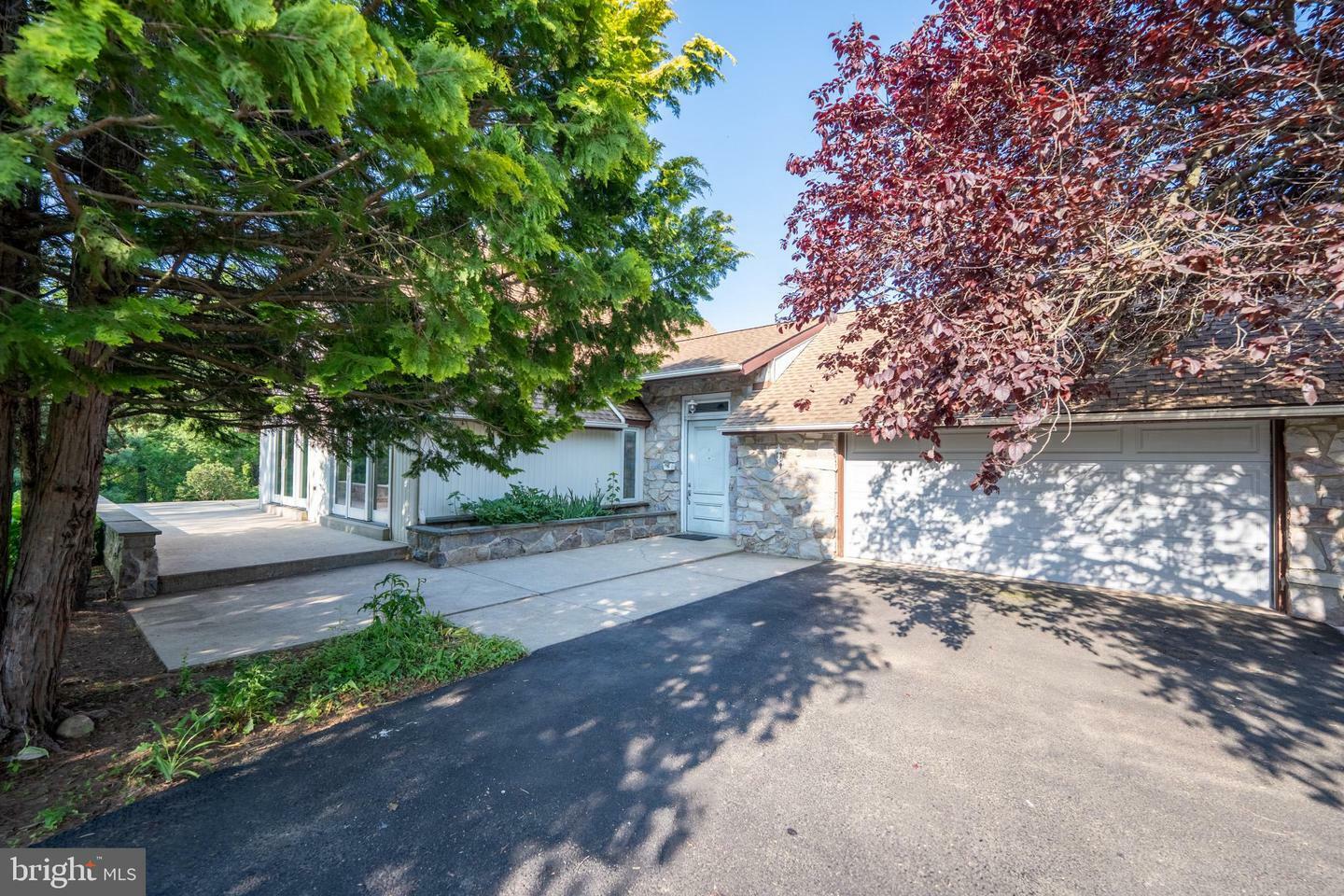 Property Photo:  68 Knoll Circle  PA 19512 