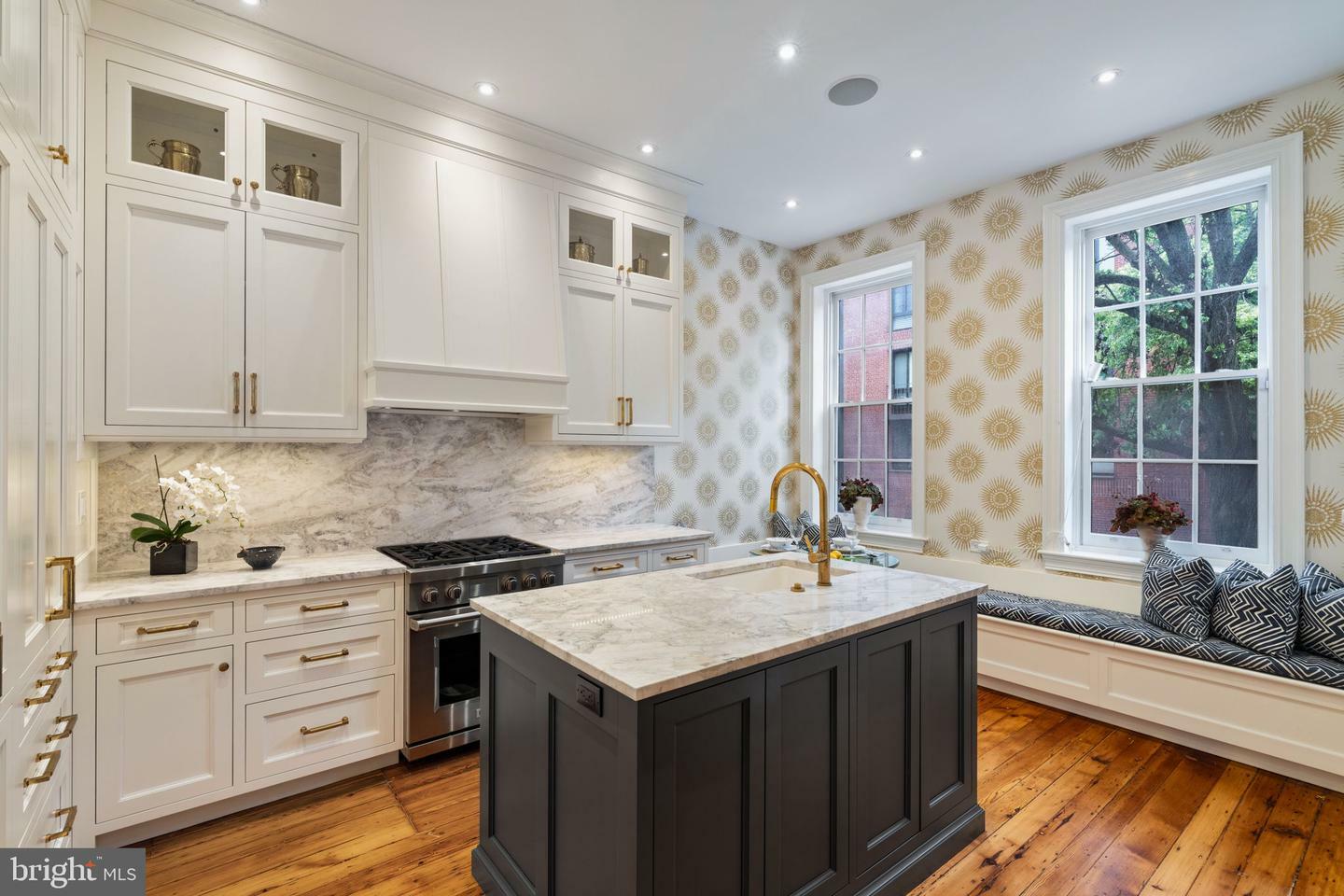 Property Photo: 309 Spruce Street PA 19106