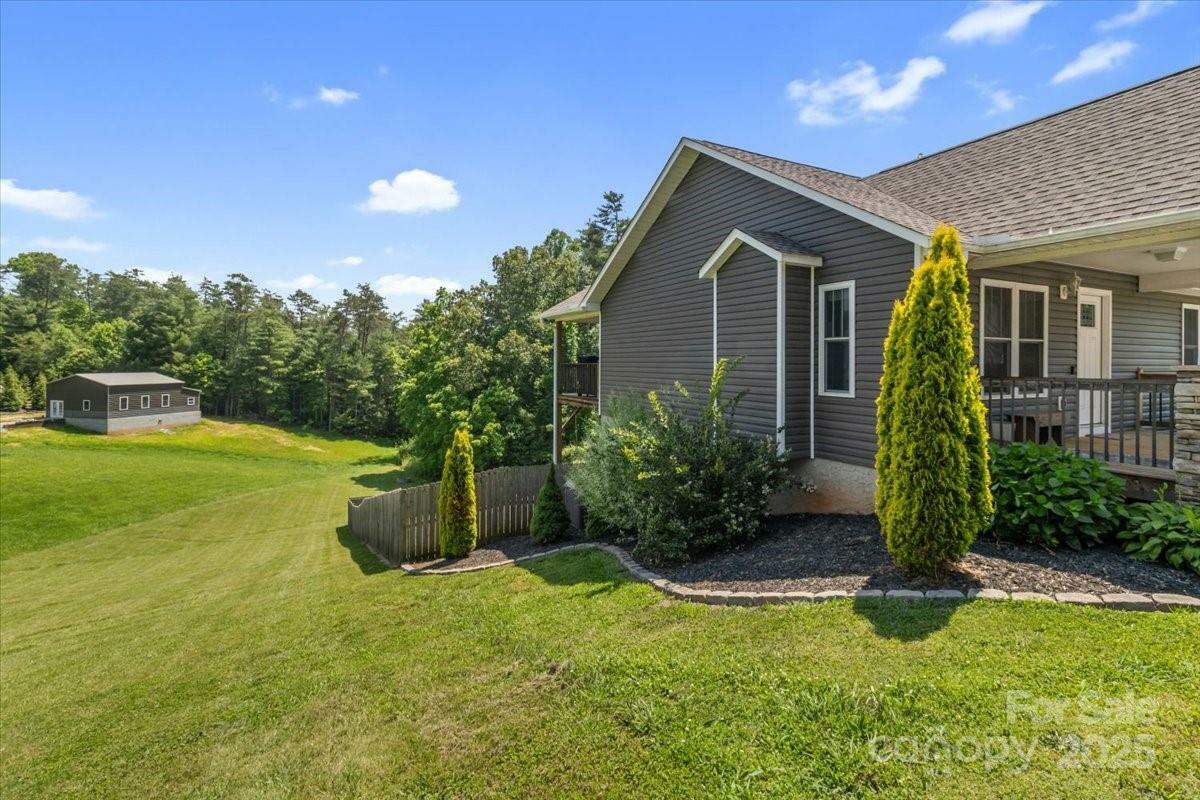 Property Photo: 39 Curtis Miles Road NC 28701