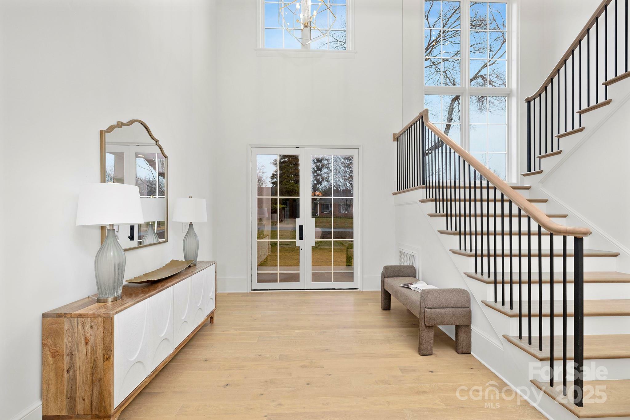 Property Photo: 1321 Ferncliff Road NC 28211