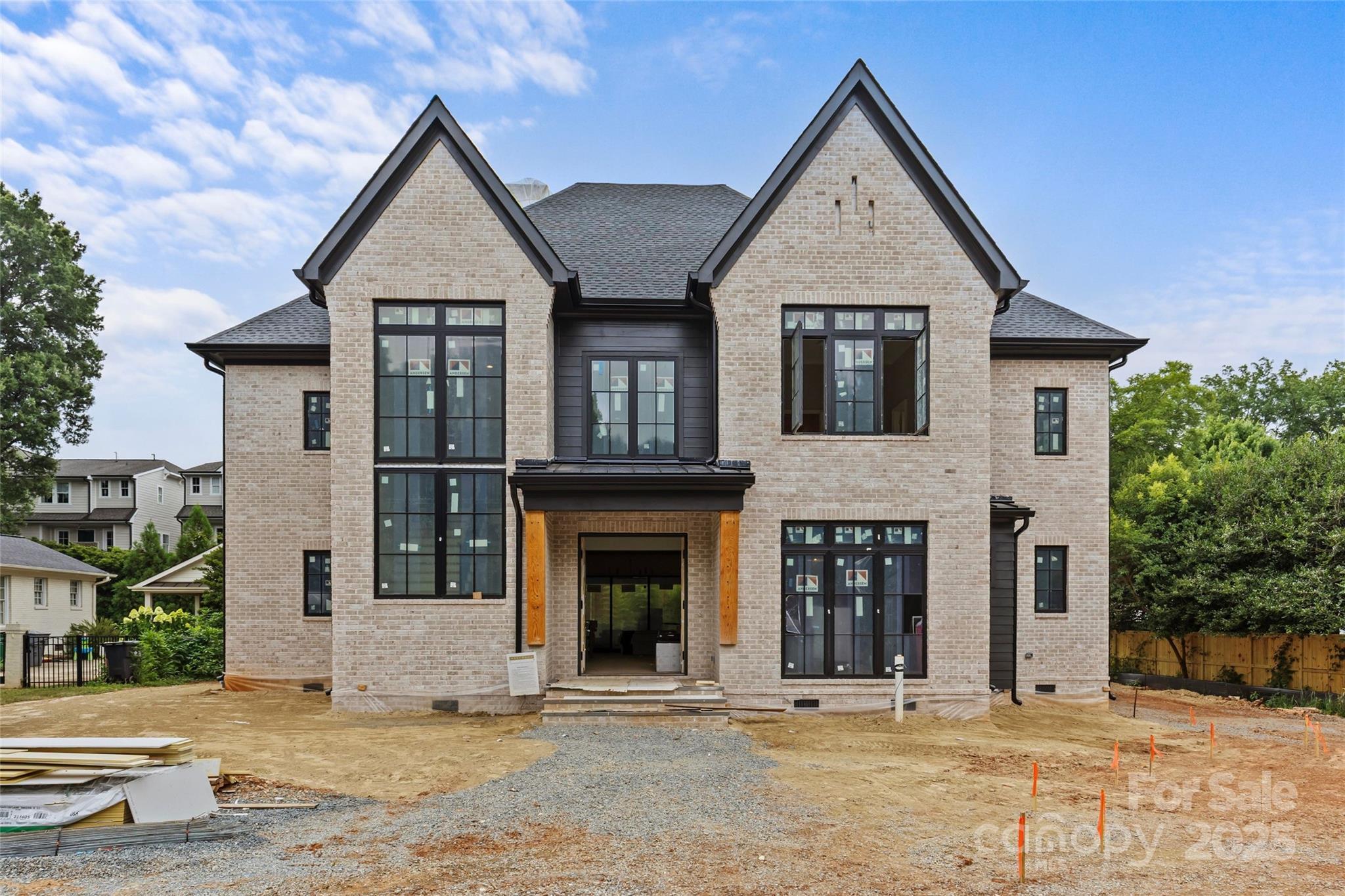Property Photo: 1321 Ferncliff Road NC 28211