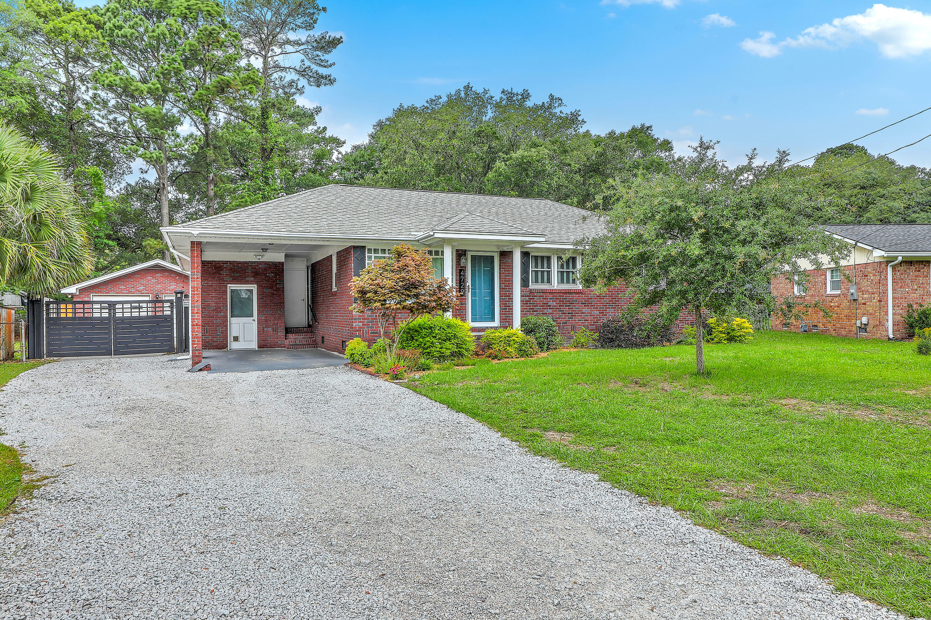 Property Photo: 4729 Lang Ridge Drive SC 29405