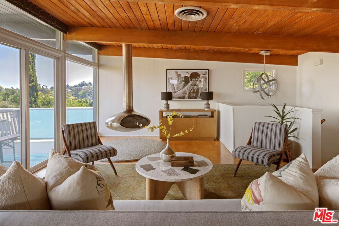 Property Photo: 2242 Ronda Vista Dr CA 90027