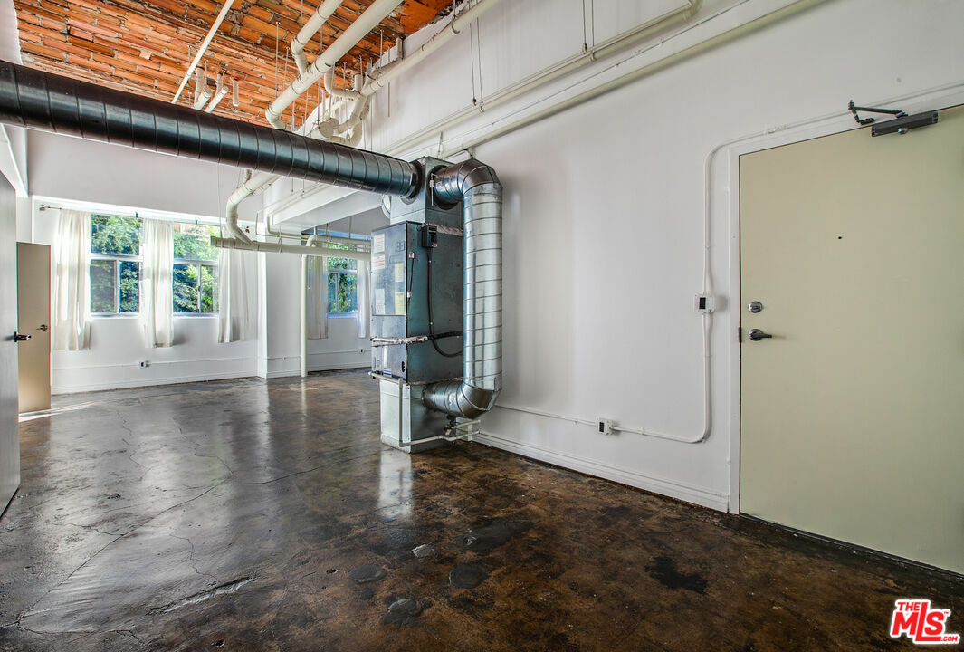 Property Photo: 215 W 7th St CA 90014