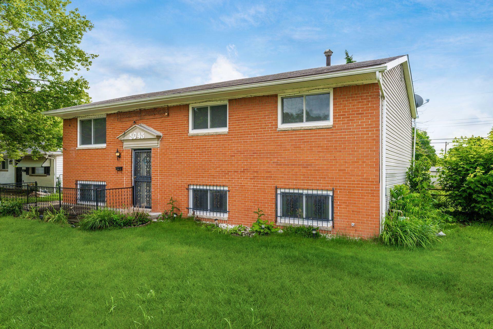 Property Photo: 5045 Labelle Drive OH 43232