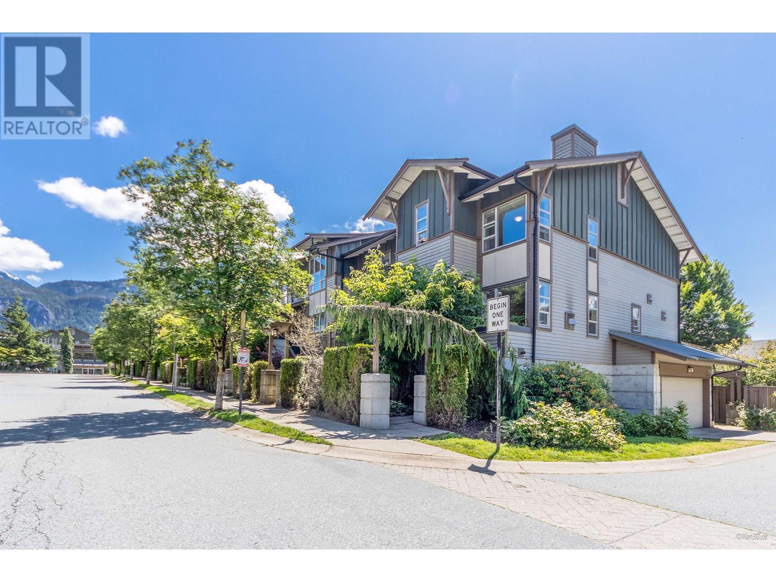 Property Photo: 1190 Village Green Way BC V8B 0N5