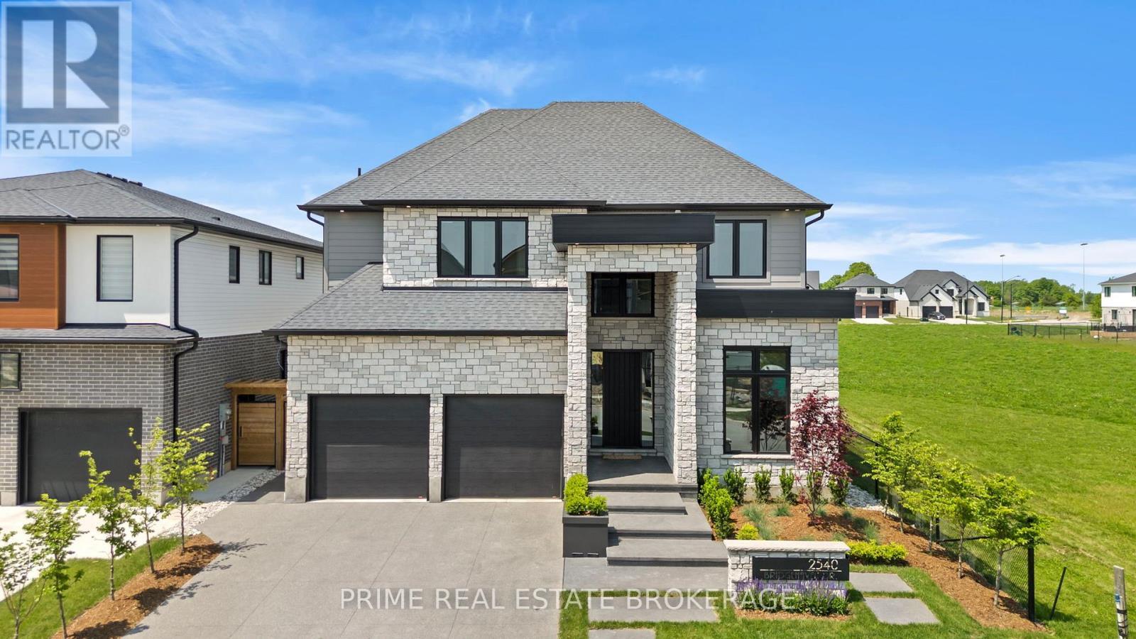 Property Photo: 2540 Bridgehaven Drive ON N6G 0Z7