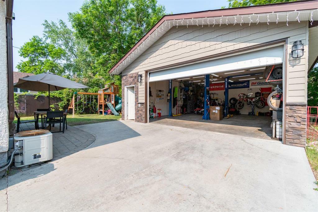 Property Photo: 129 Sophia Street MB R1A 1X9