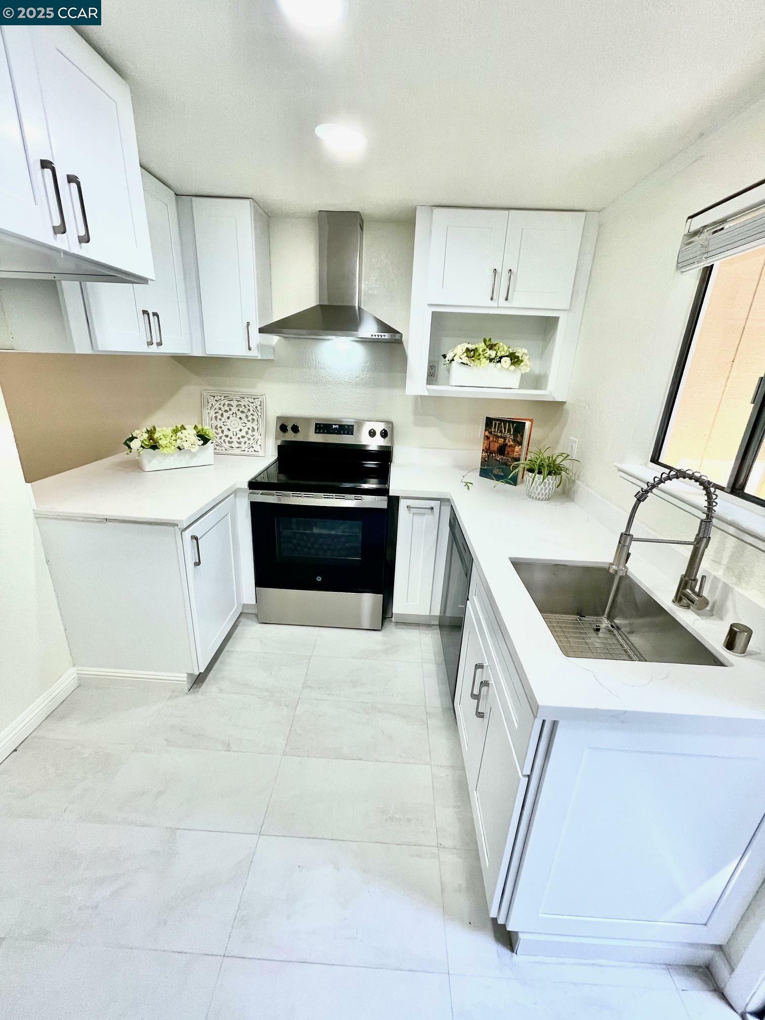 Property Photo:  1520 Schenone Ct 12  CA 94521 