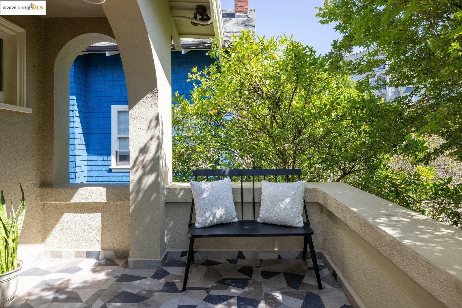 Property Photo: 1046 Elbert Street CA 94602