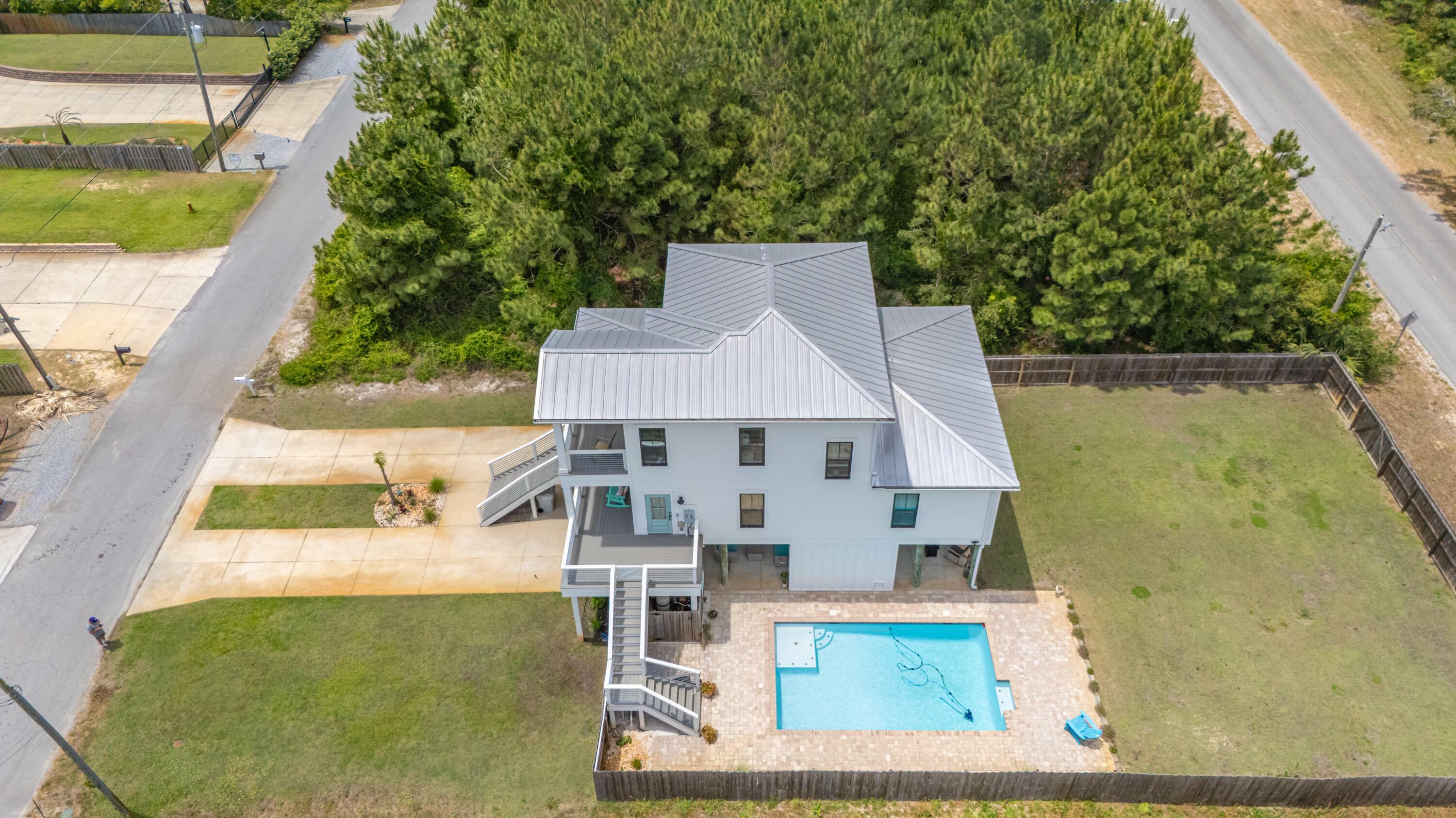 Property Photo: 3120 Linden Avenue FL 32563