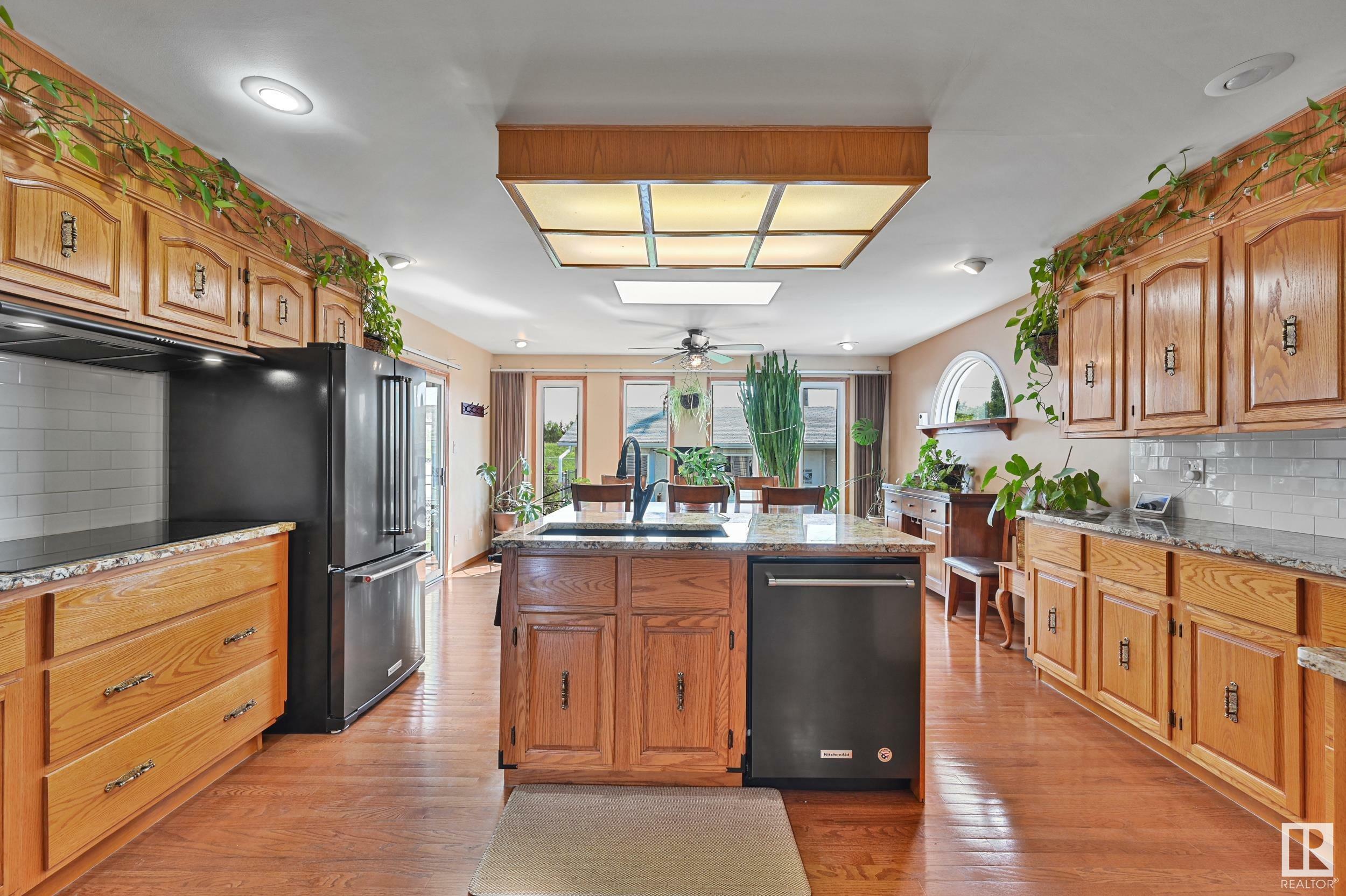 16735 79A Avenue NW  Edmonton AB T5R 3J4 photo