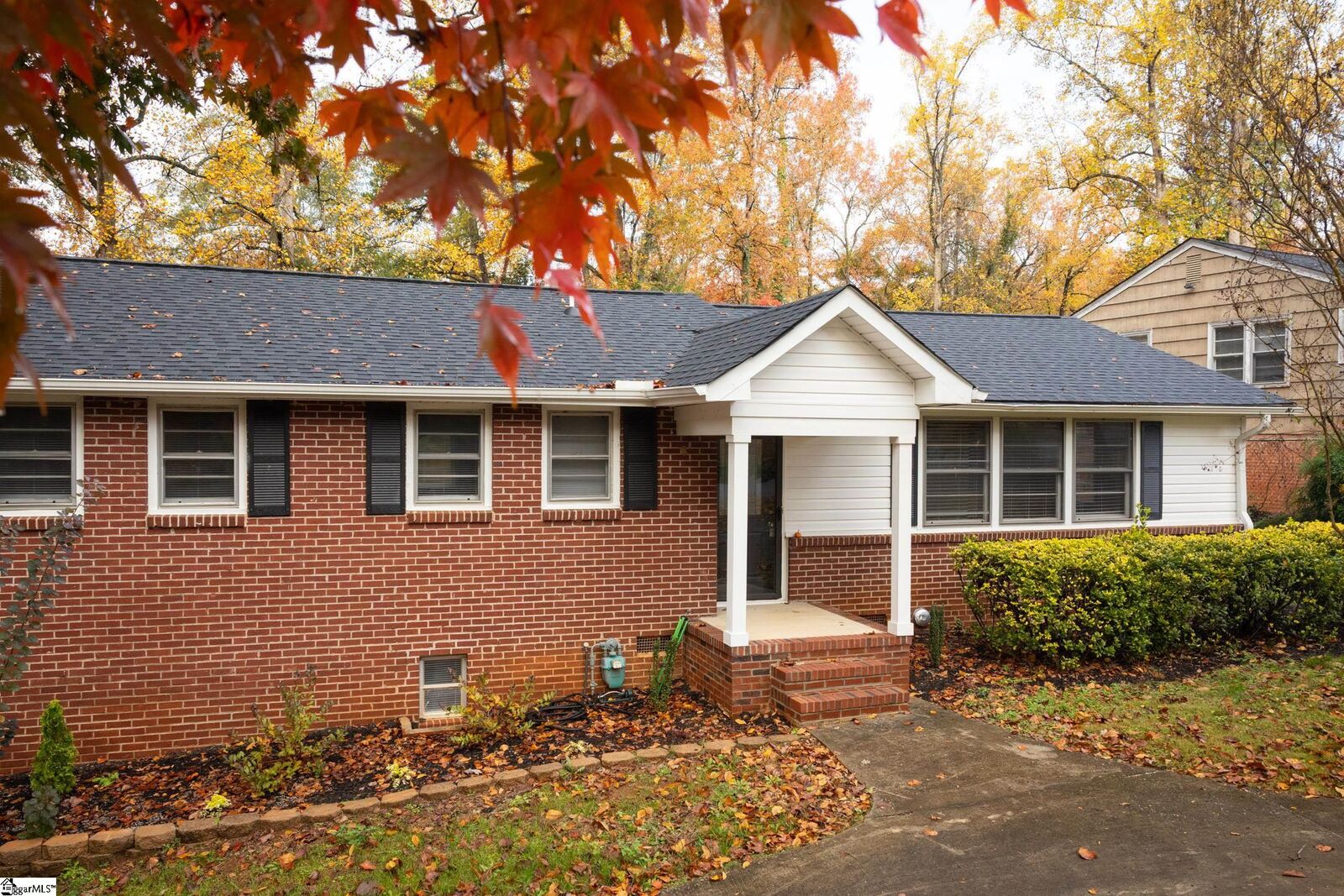 Property Photo: 304 Robin Hood Road SC 29607