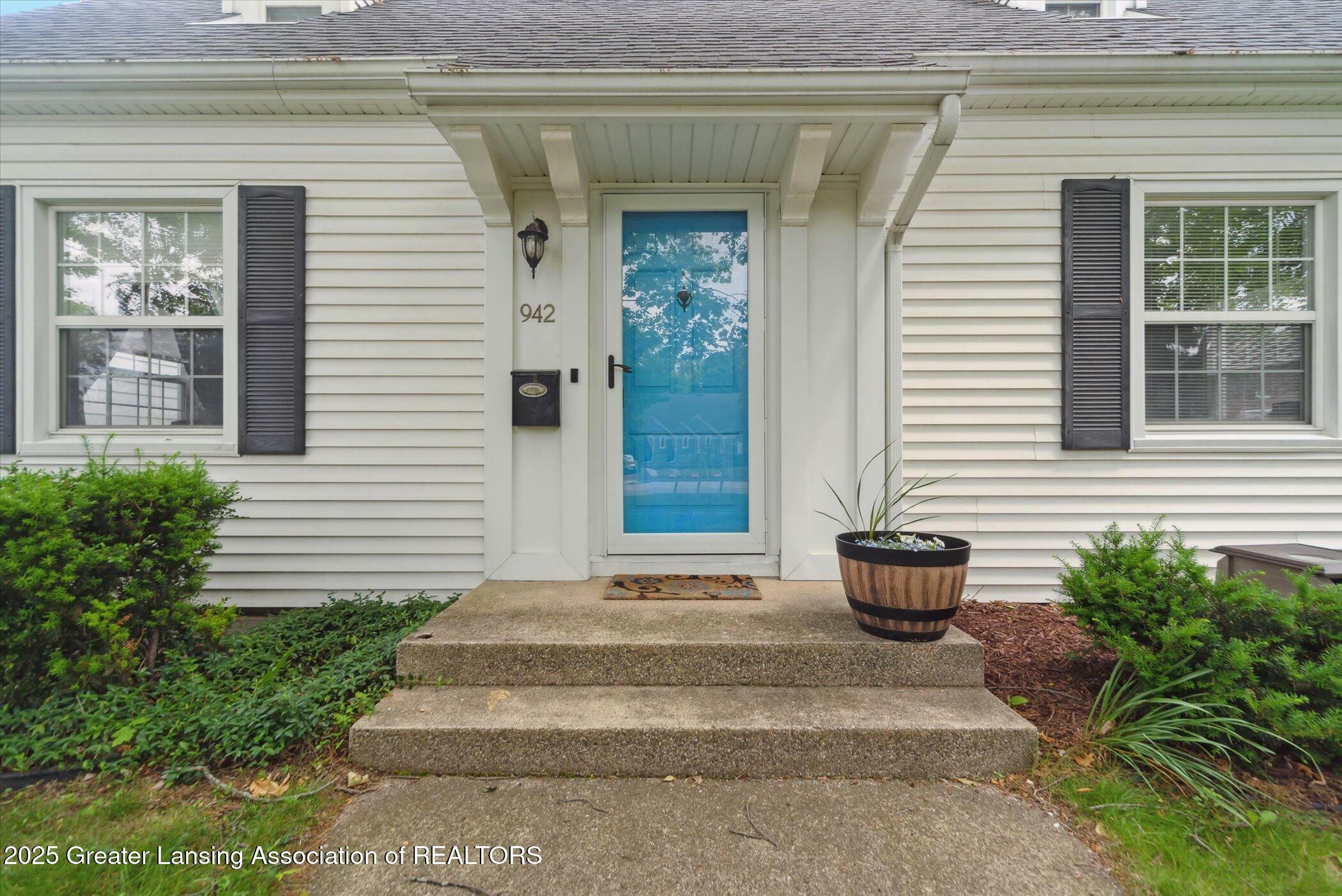 Property Photo: 942 W Grand River Avenue MI 48823