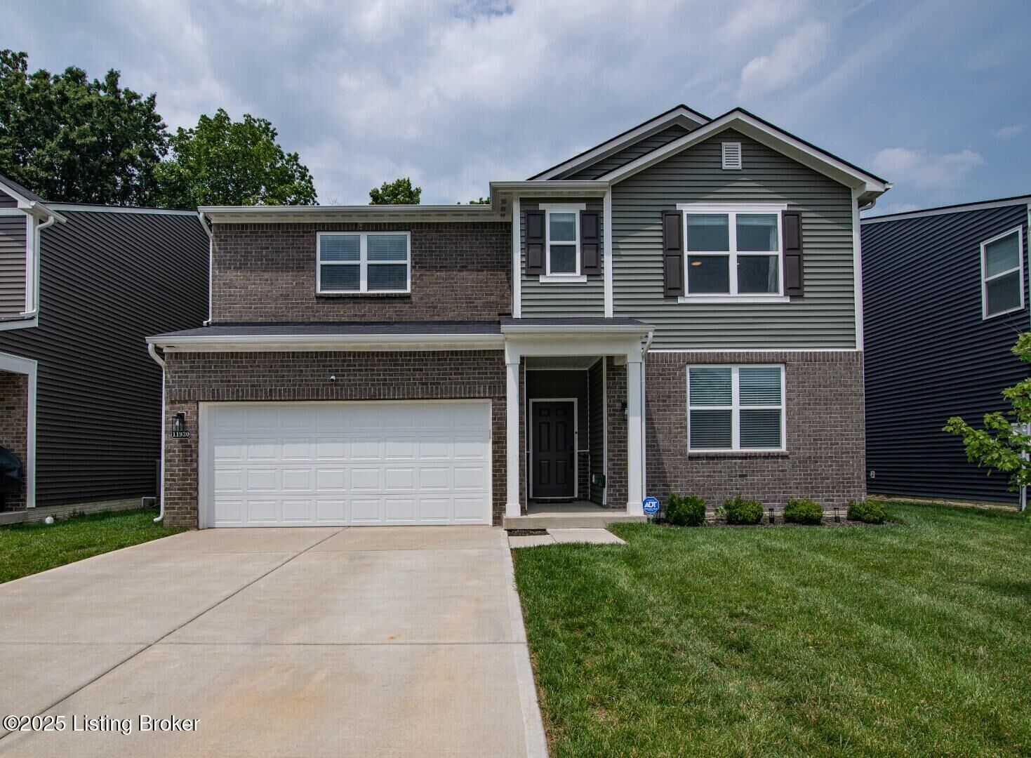 Property Photo: 11930 Wooden Trace Dr KY 40229