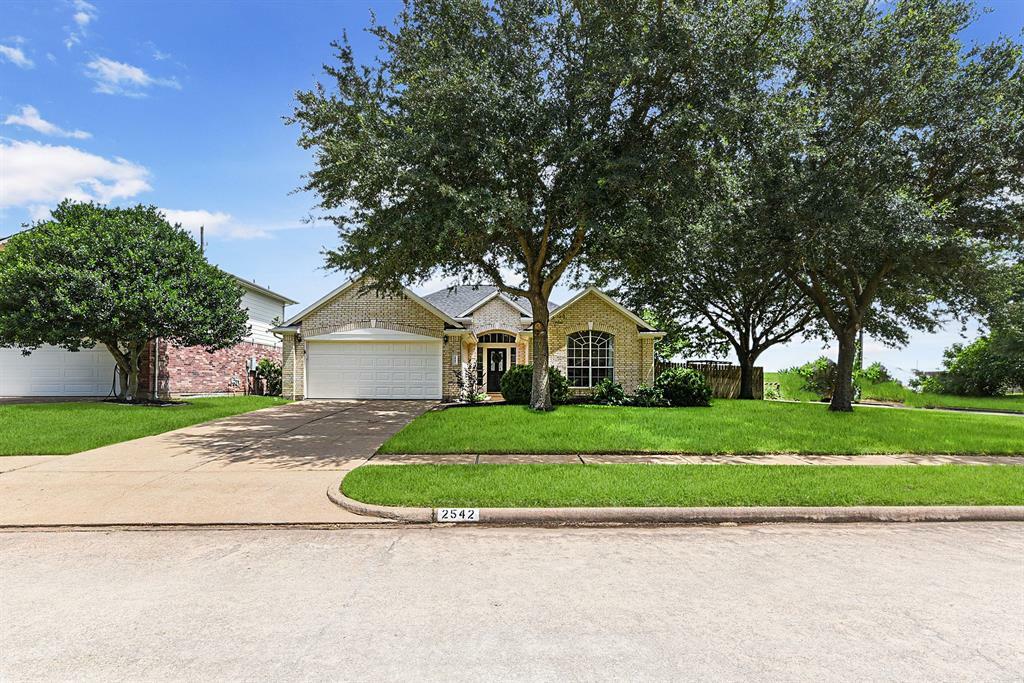 Property Photo: 2542 Lake Dale Lane TX 77406