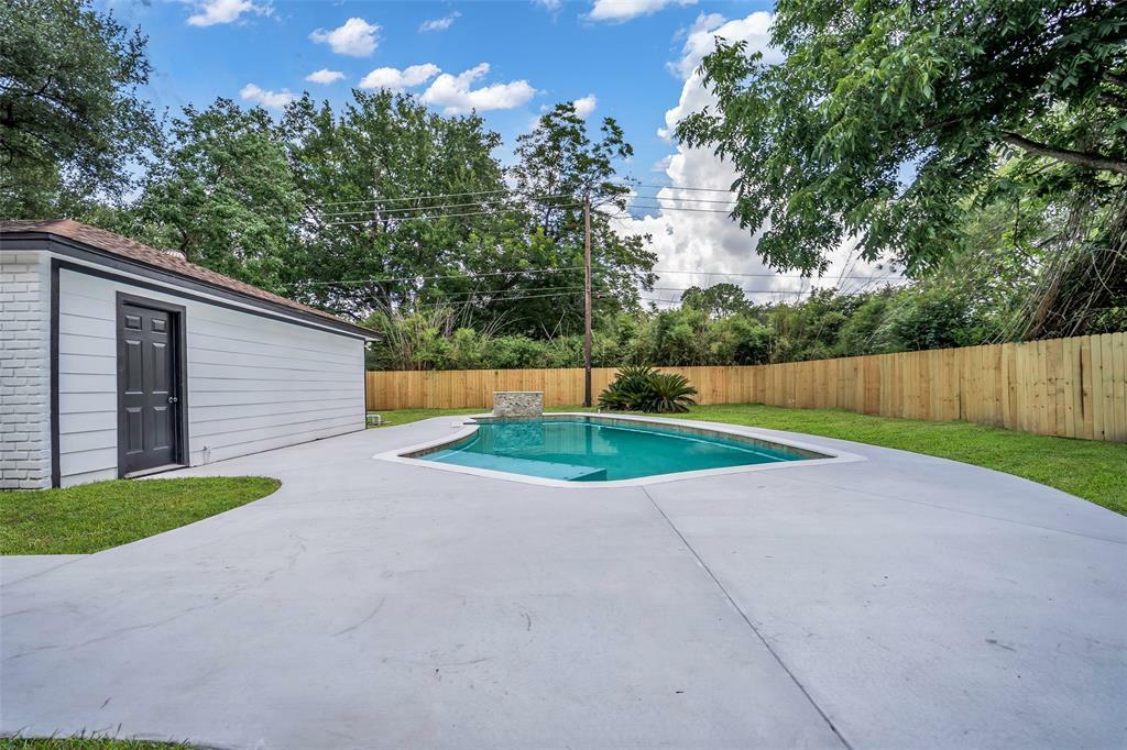 Property Photo: 15905 Lakeview Drive TX 77040