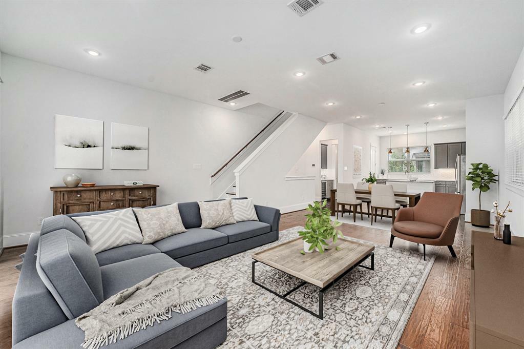 Property Photo: 1266 N Post Oak Road B TX 77055