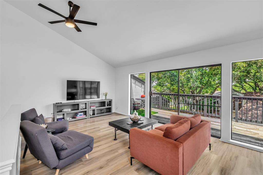 Property Photo:  60 April Point Drive N  TX 77356 