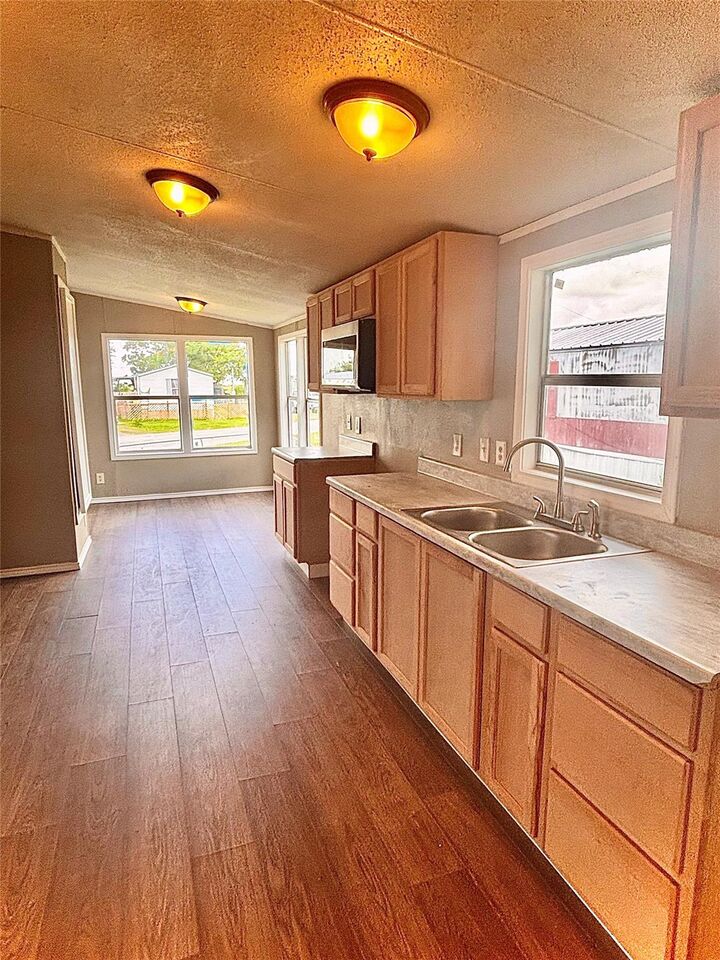 Property Photo: 2515 Oyster Creek Bend TX 77541