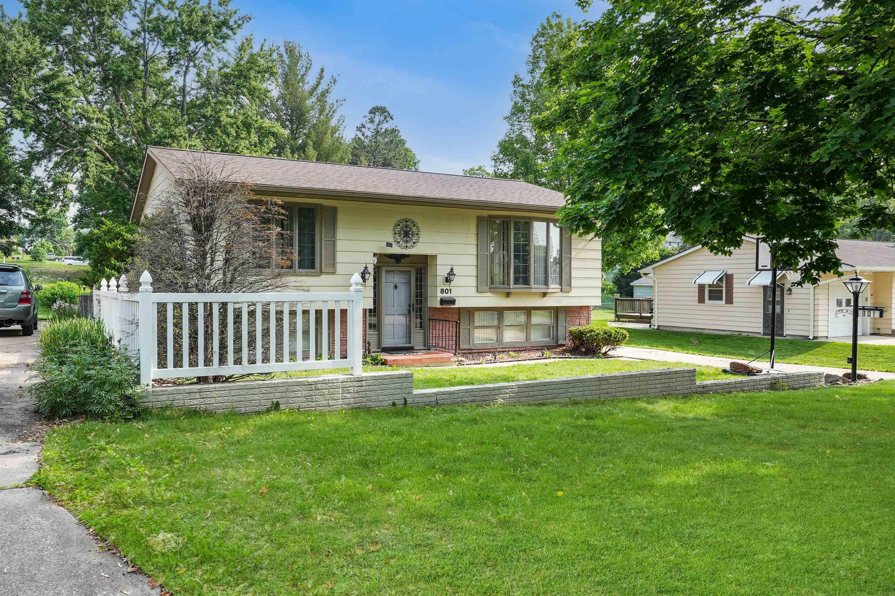 801 W 13th Street  Cedar Falls IA 50613 photo