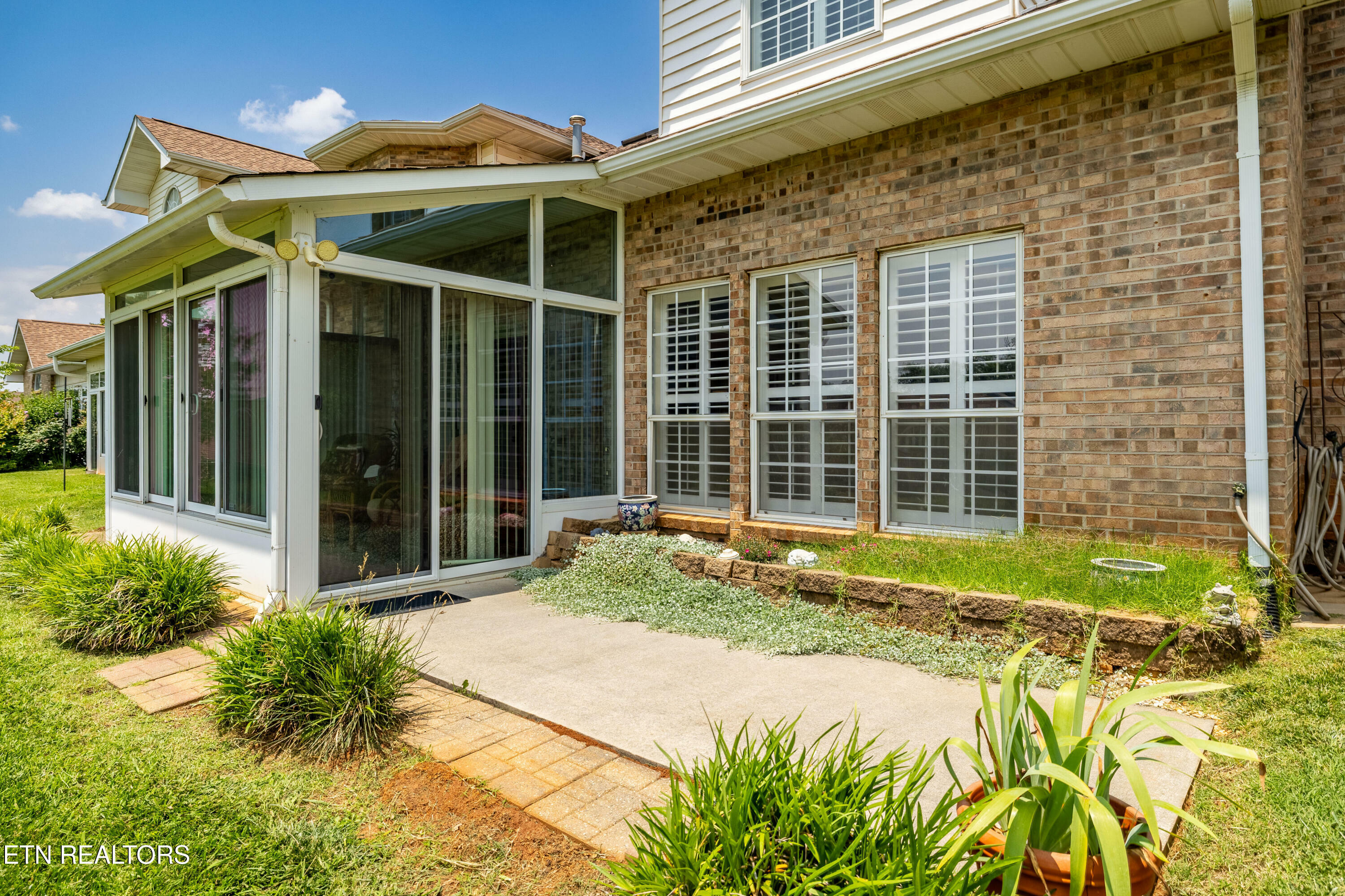 Property Photo: 274 Royal Oaks Drive TN 37801