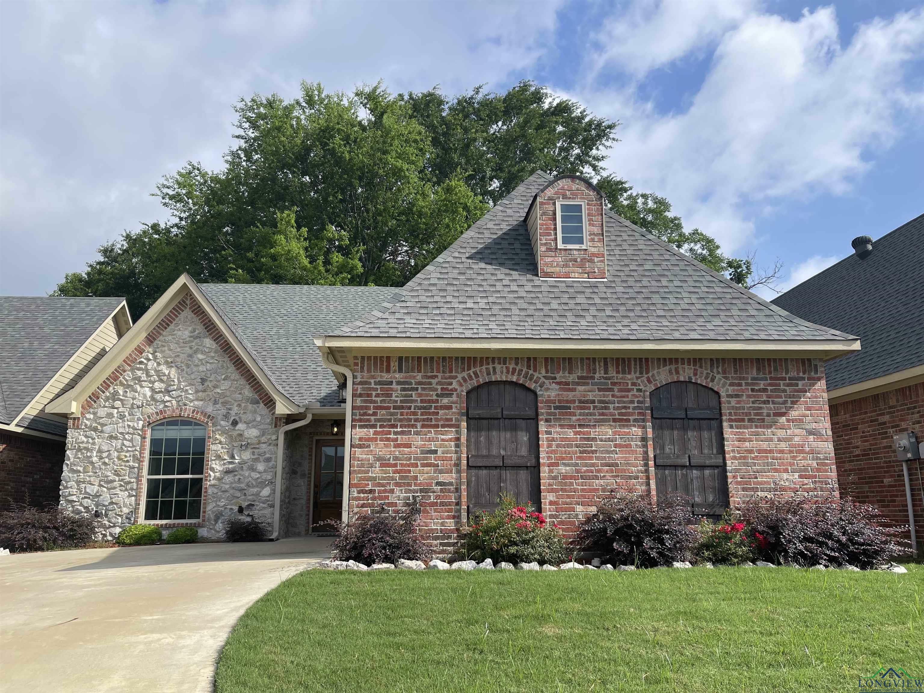 Property Photo: 1210 Cobblestone Ct TX 75633