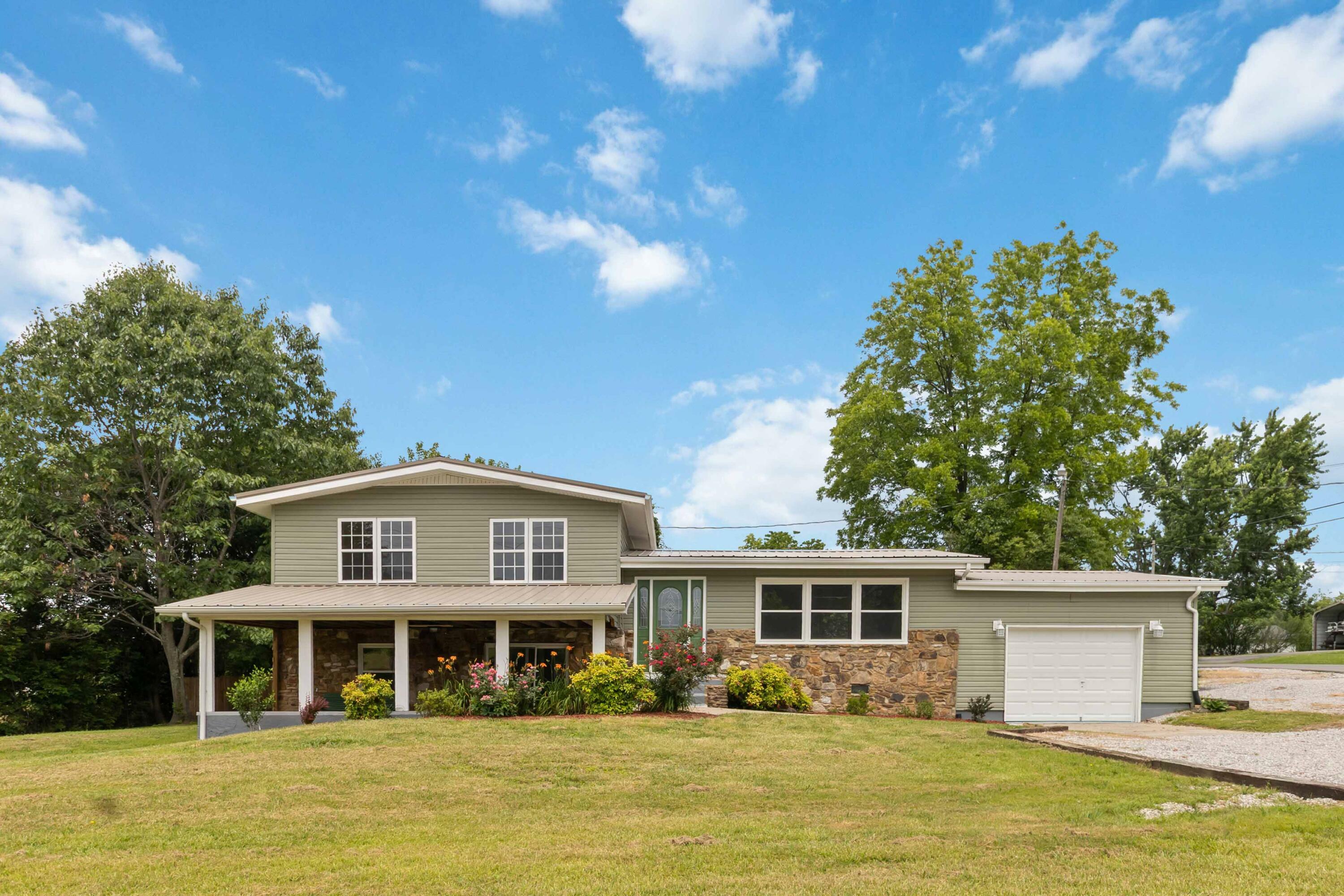 Property Photo: 1896 West West Laurel Road KY 40741