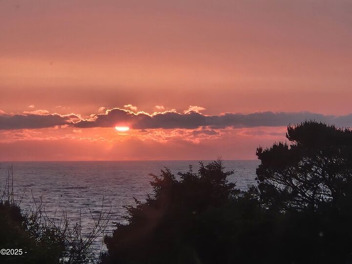 Property Photo: 3865 Evergreen Avenue OR 97341