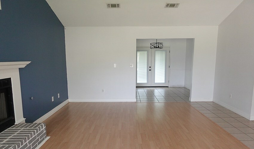 Property Photo: 157 Sandalwood TX 75904