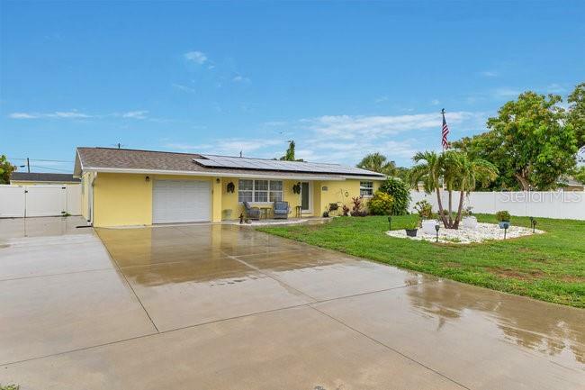 Property Photo:  212 66th Avenue Drive W  FL 34207 