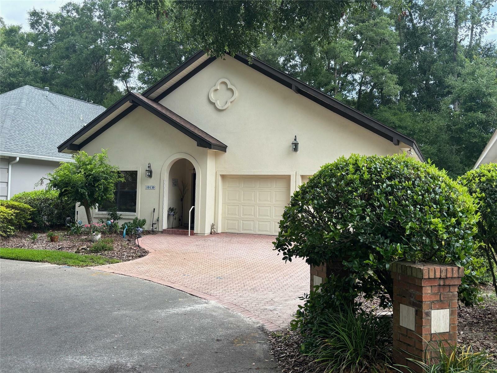 Property Photo: 10130 SW 48th Place FL 32608