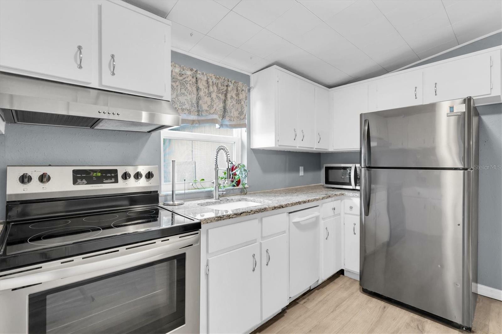 Property Photo:  423 N Ring Avenue  FL 34689 