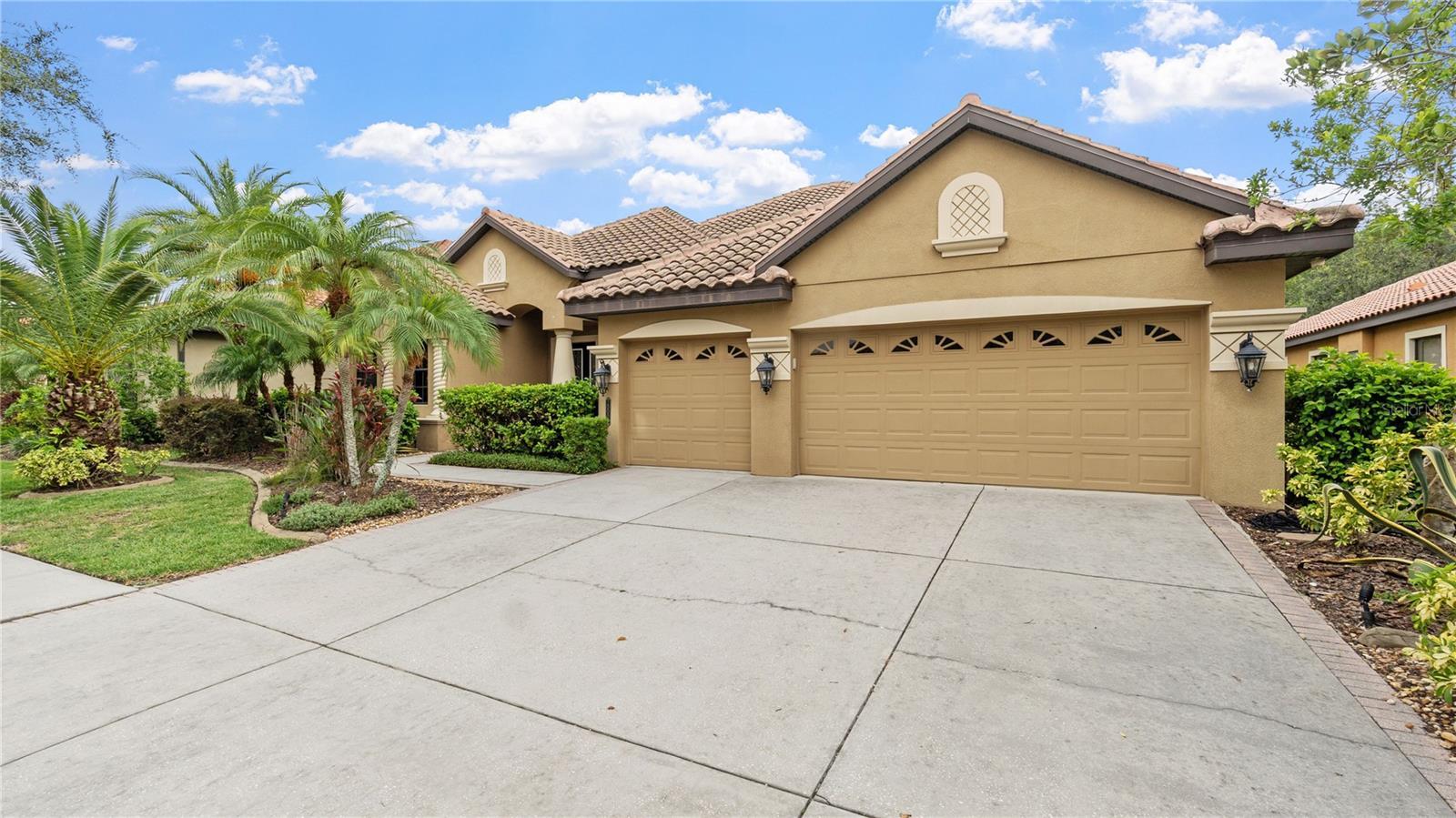 20023 Pergola Bend Lane  Tampa FL 33647 photo