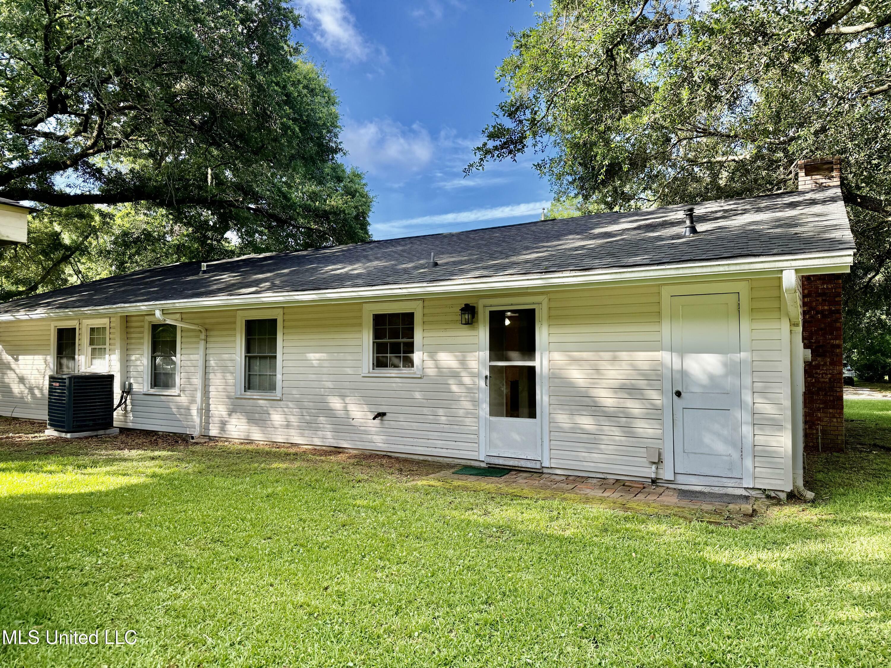 Property Photo: 4425 Oak Avenue MS 39563
