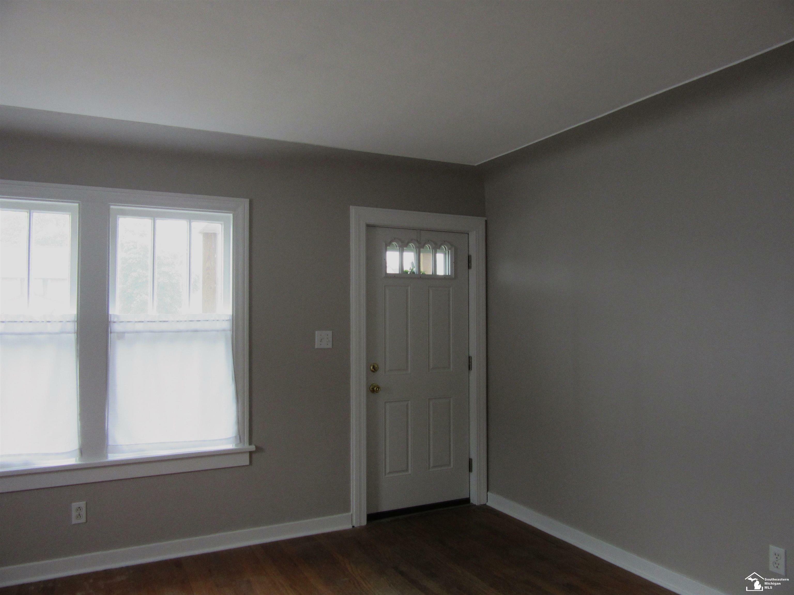 Property Photo:  208 Maple Boulevard  MI 48162 