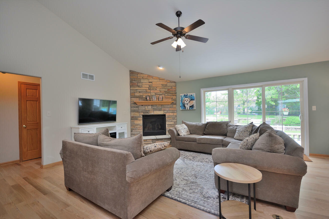 Property Photo: S74w15472 Knollwood Ct WI 53150