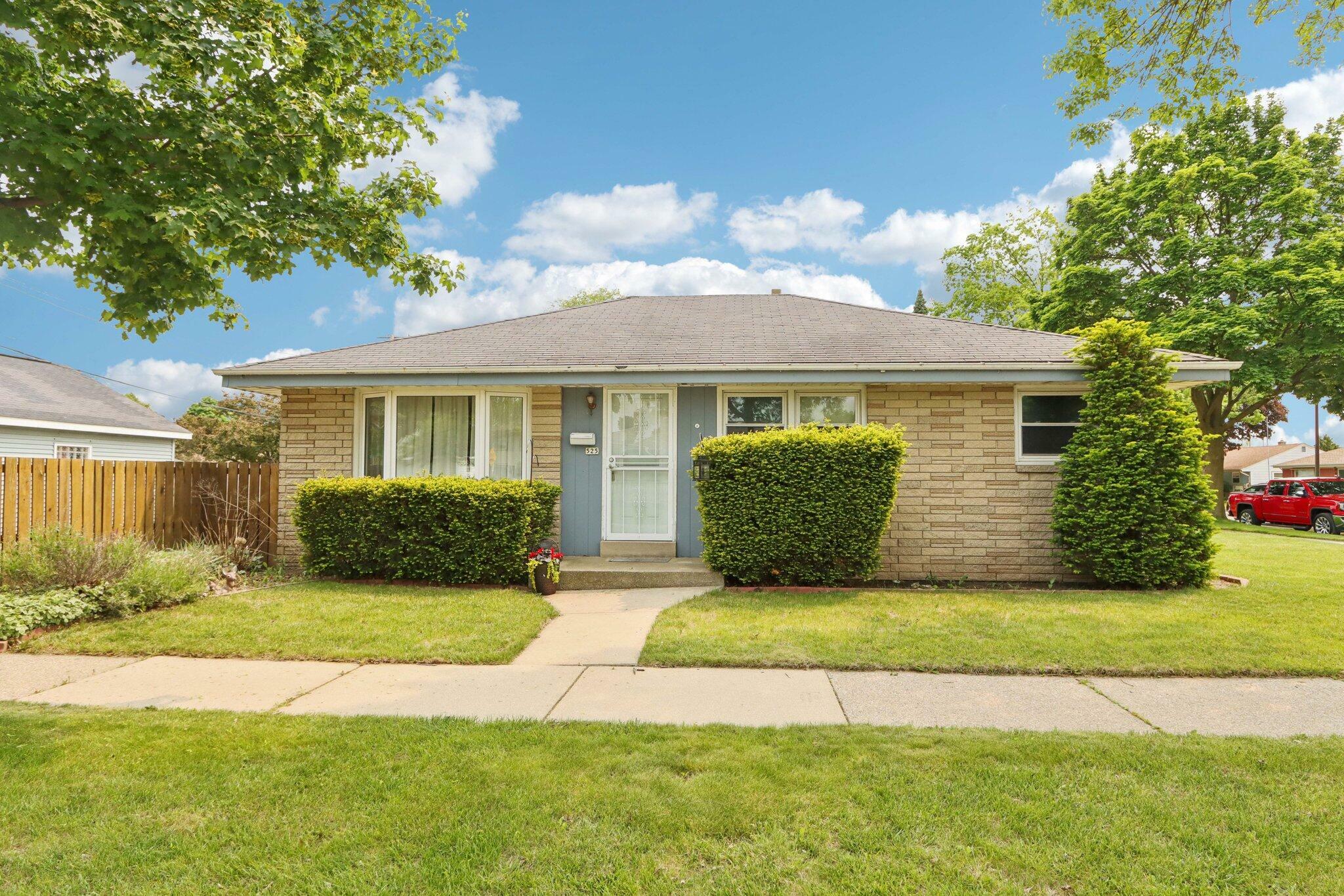 Property Photo:  525 W Allerton Ave  WI 53207 