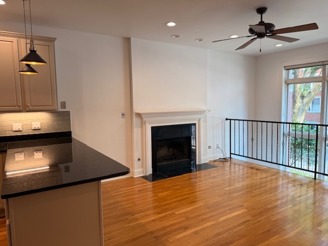 Property Photo:  1035 W Taylor Street 1  IL 60607 