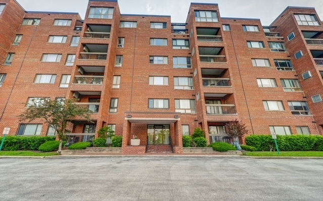 Property Photo:  600 Naples Court 107  IL 60025 
