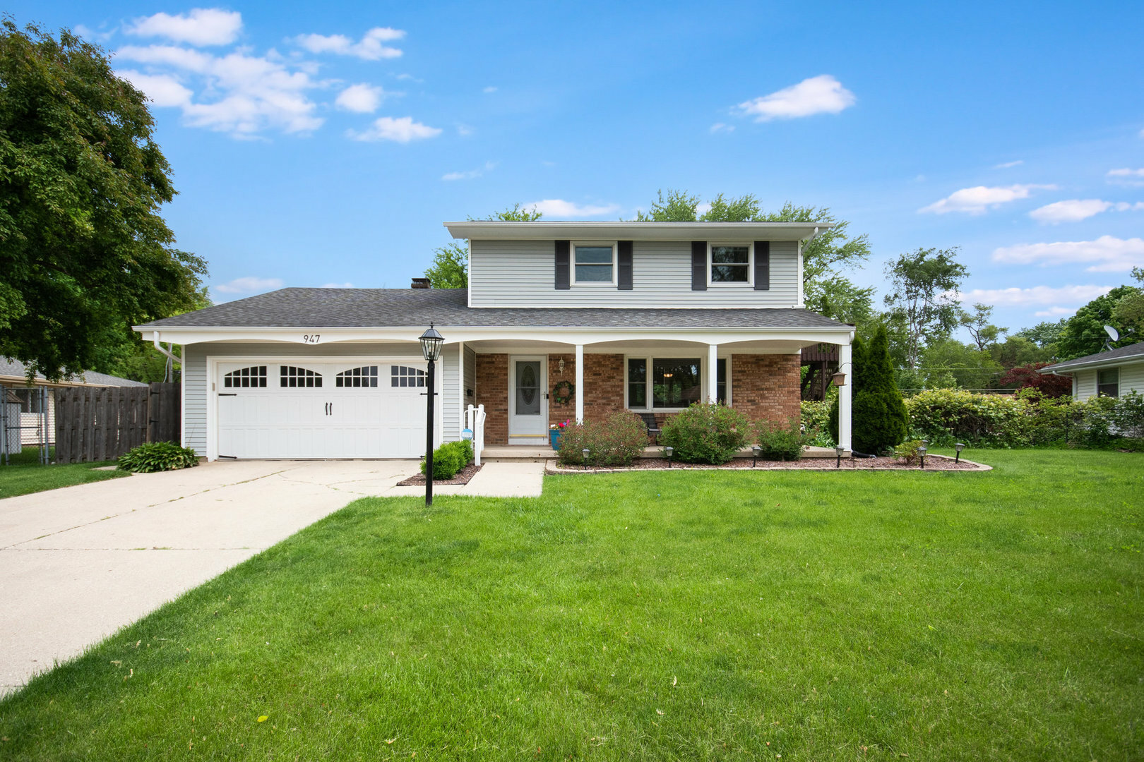 Property Photo: 947 Carol Avenue IL 60123