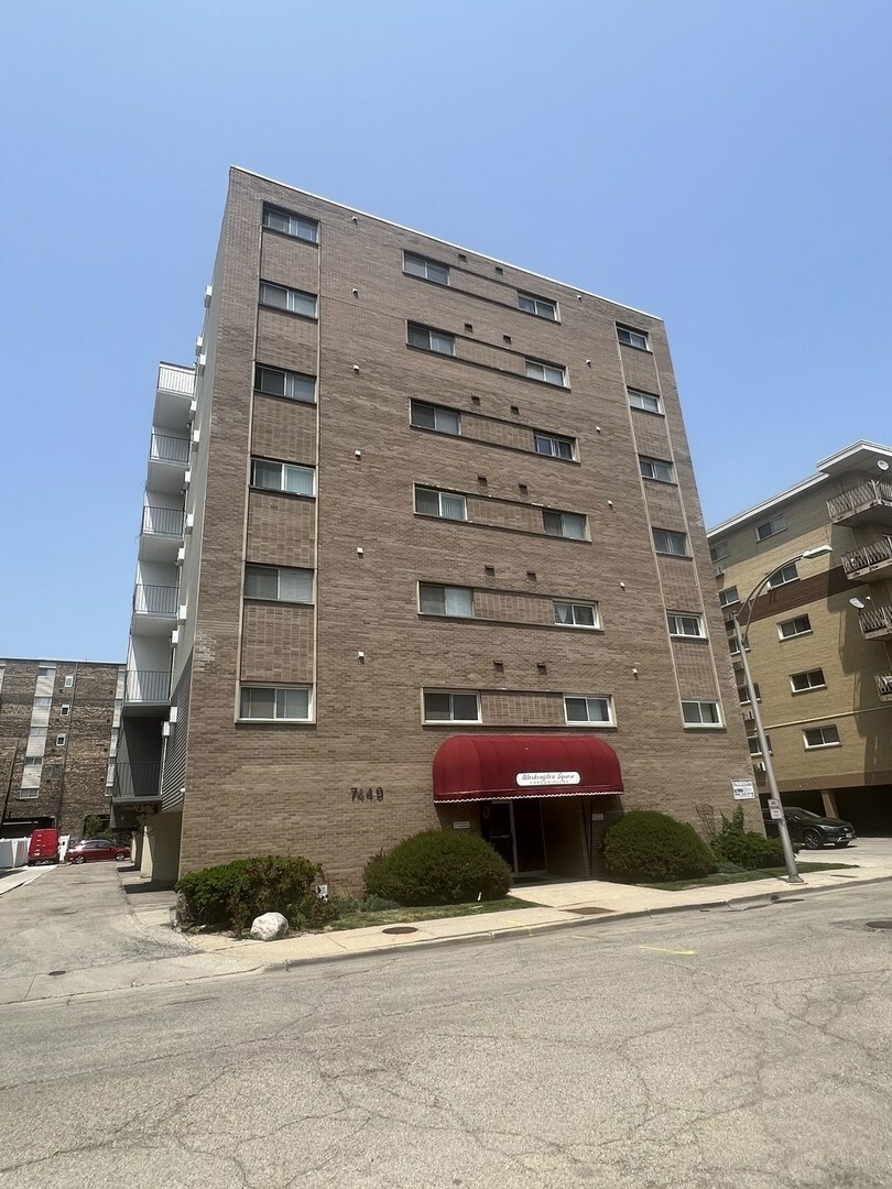 Property Photo: 7449 Washington Street 606 IL 60130