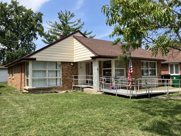 1108 Portsmouth Avenue  Westchester IL 60154 photo