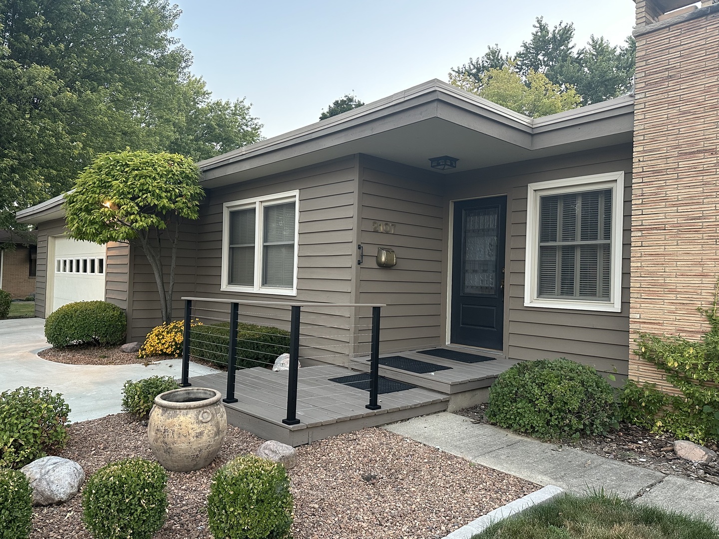 Property Photo: 2107 Wynnewood Lane IL 61354