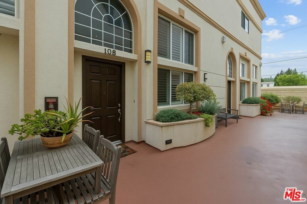 Property Photo:  7403 S Sepulveda Boulevard 108  CA 90045 