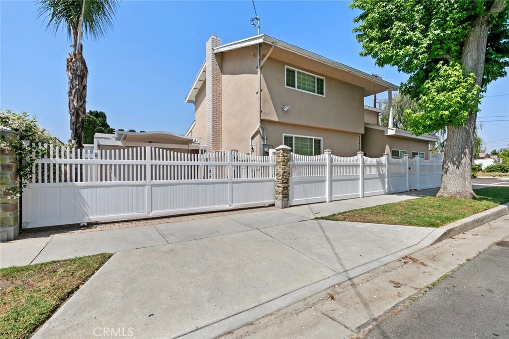 Property Photo: 15419 Valerio Street CA 91406