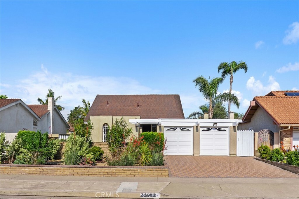 21692 Seaside Lane  Huntington Beach CA 92646 photo