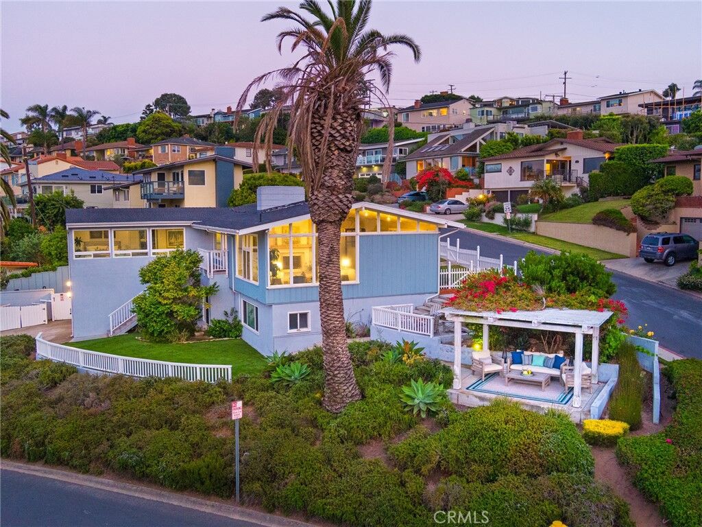 Property Photo:  246 Via Los Miradores  CA 90277 