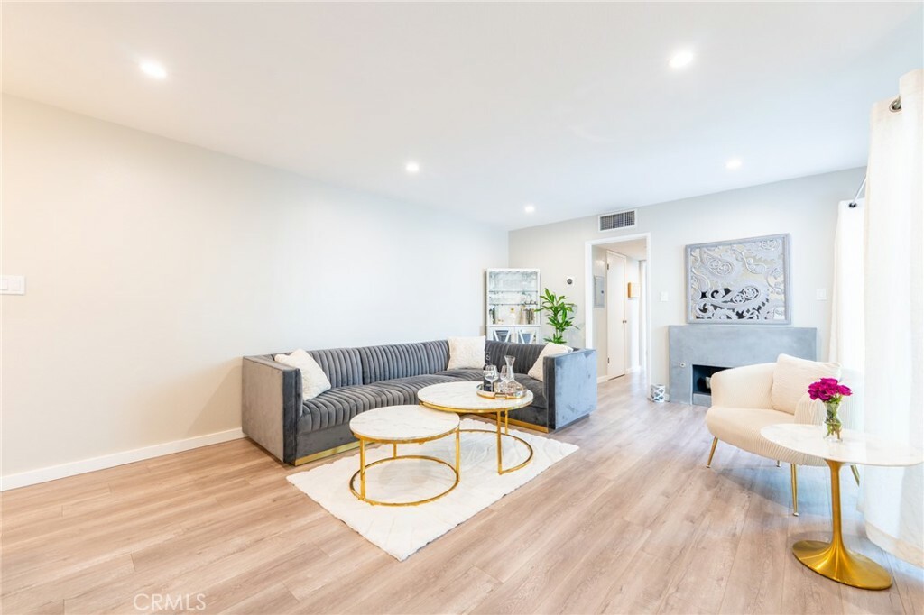 Property Photo: 1339 N Columbus Avenue 214 CA 91202