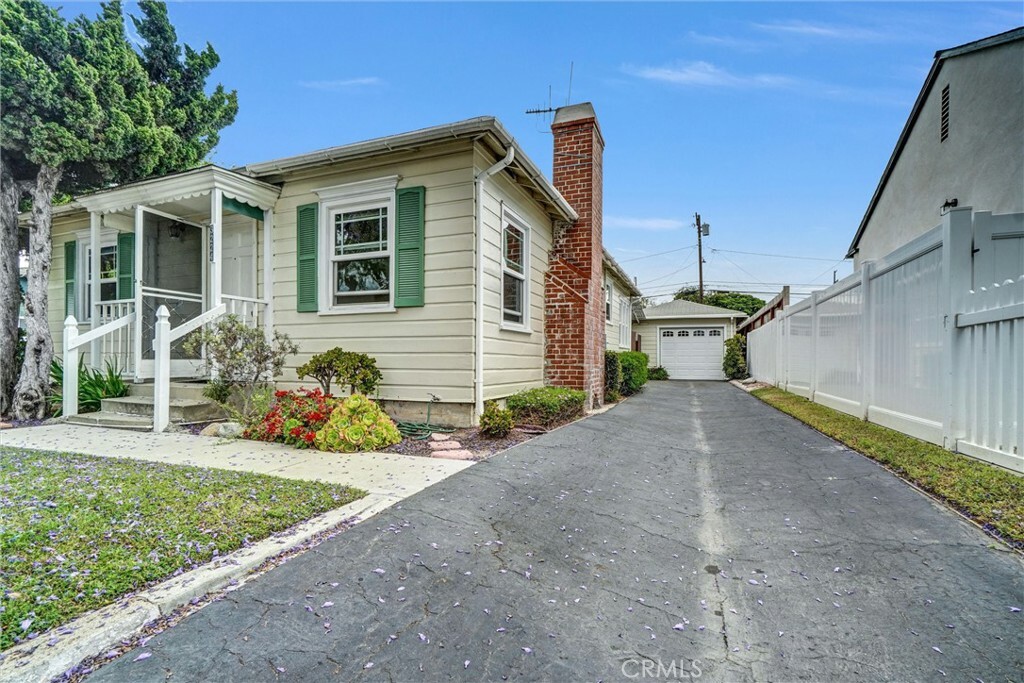 Property Photo: 3224 Cerritos Avenue CA 90755